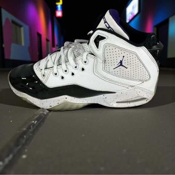 Nike Air Jordan B display picture 3
